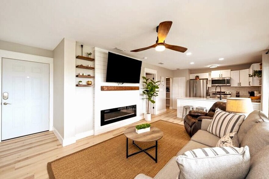 Building Photo - 4000 Gulf Terrace Dr