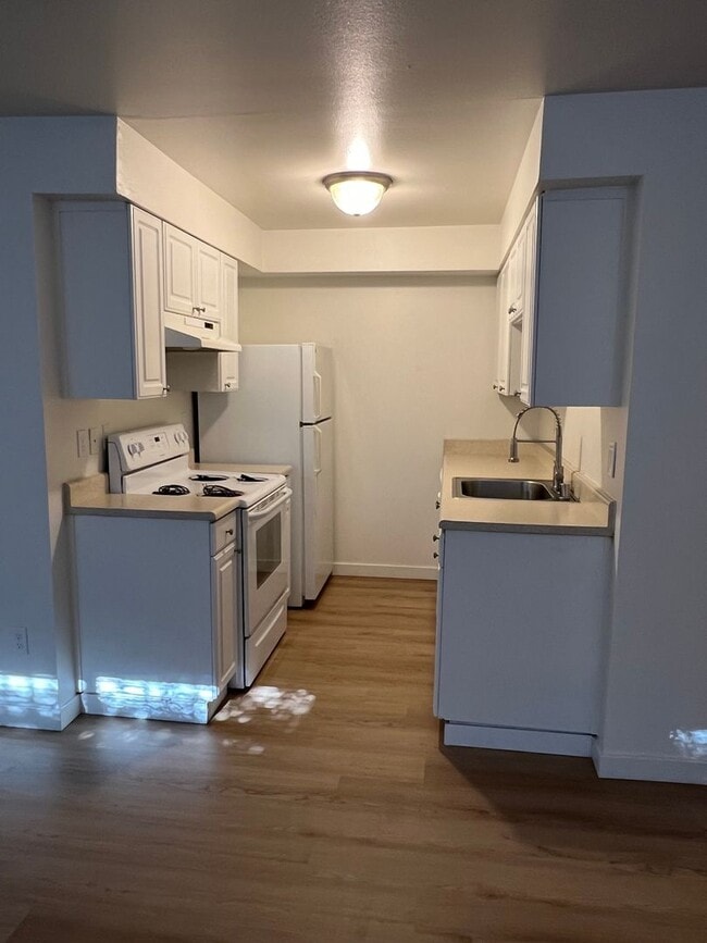 Interior Photo - Jefferson Court