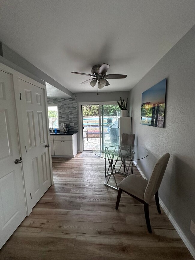 Building Photo - Beautiful, Charming 2-story townhome 2 bedroom and 1.5 bath located on the cusp of Clairemont and...