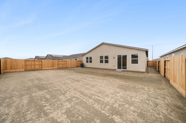 Building Photo - Brand New 4 Bedroom / 2 Bathroom for Lease in Southwest (Panama Ln & Reliance, behind WinCo)- Ava...