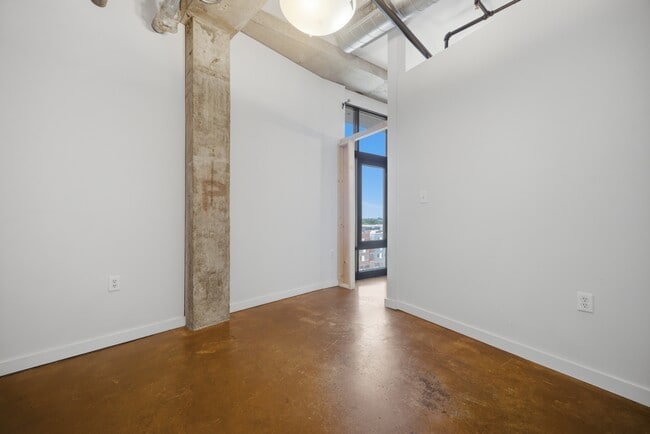 Building Photo - 415 St Pauls Blvd