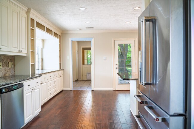 Building Photo - 1704 Crystal Hills Dr