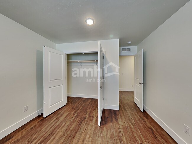 Building Photo - 965 N Rivermist Pl