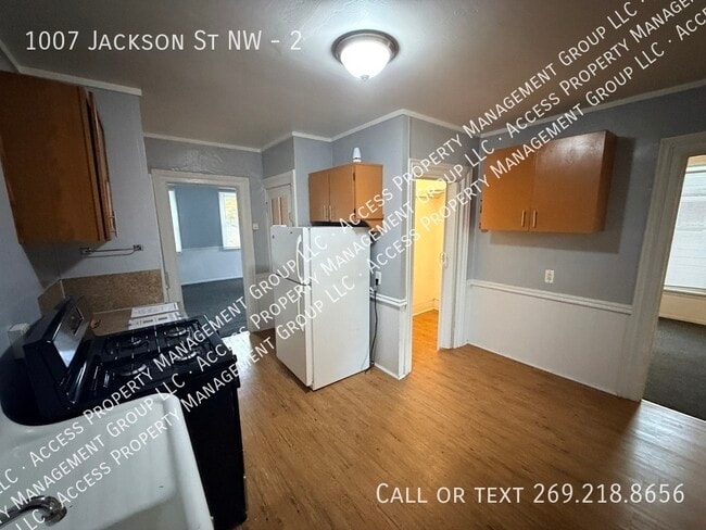 Building Photo - 1007 Jackson St NW