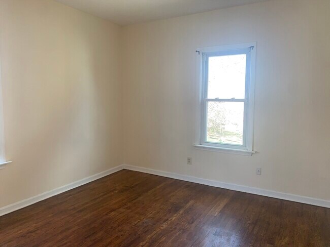 Building Photo - 549 4th St