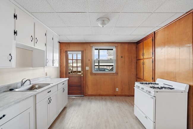 Building Photo - 4 Sutherland St