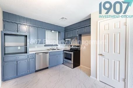 Building Photo - 1611 Pinewood Dr