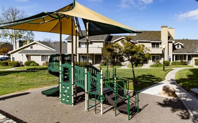 Building Photo - Beautiful 3+ bedroom Encinitas Townhouse!