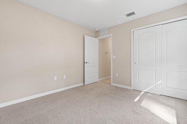 Building Photo - 5 Seabury Pl