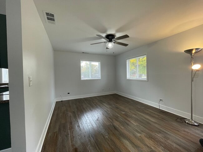 Building Photo - 37125 N Summerfield Dr