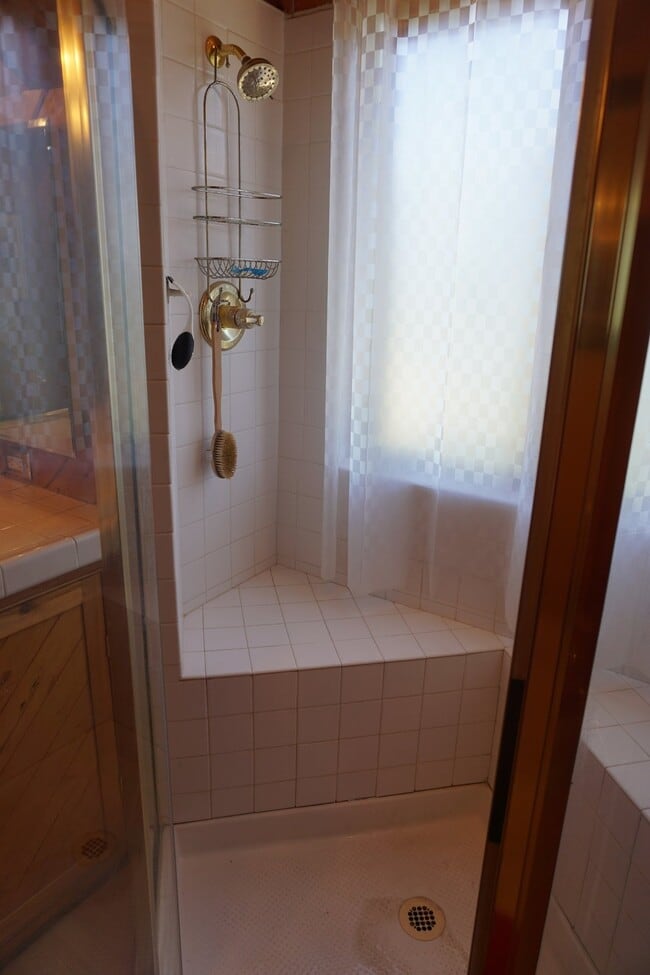 Building Photo - Great House in South Evergreen!! Must See!!