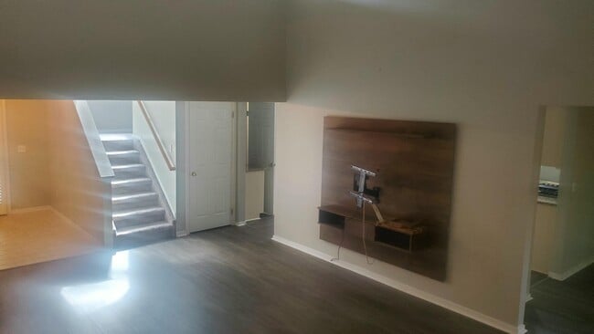 Building Photo - 6257 Gatewood