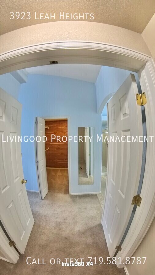 Building Photo - 3923 Leah Heights