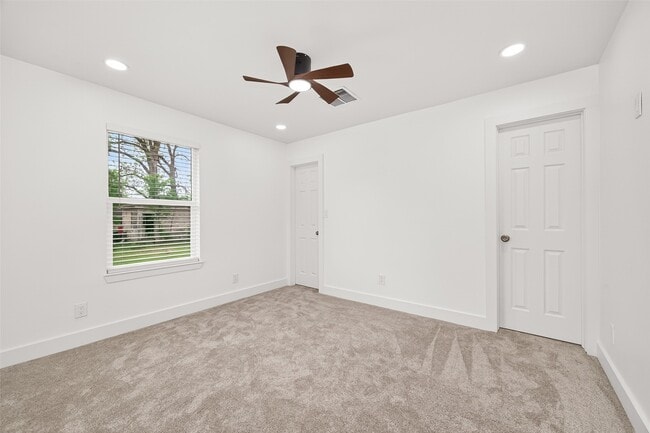 Building Photo - 6615 W Montgomery Rd