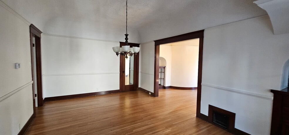 Dining rm to living rm - 218 1/2 N Kenmore Ave