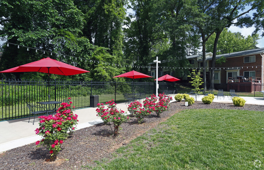 Garden - Chatham Forest Apartments