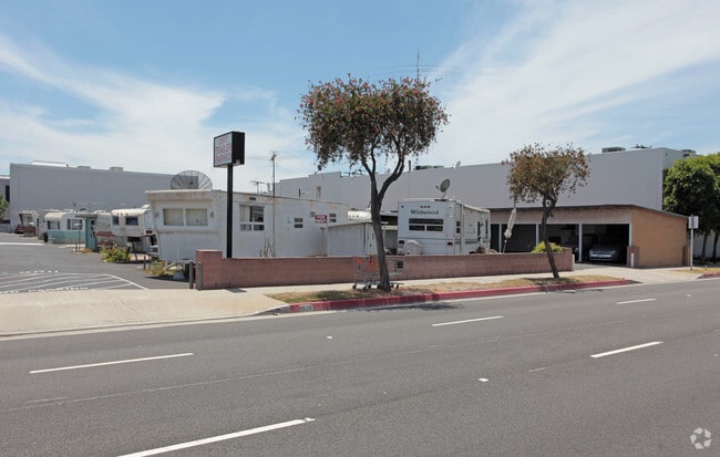 Primary Photo - Chet's Trailer Park