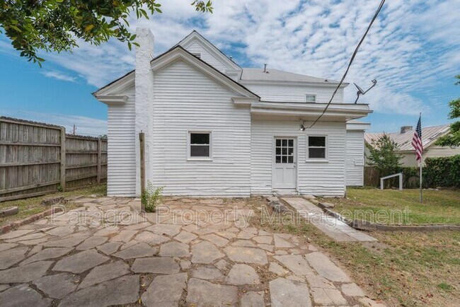 Building Photo - 2158 Broad St