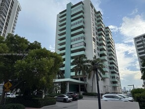 Building Photo - 5 Island Ave