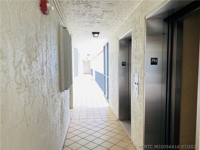 Building Photo - 9400 S Ocean Dr