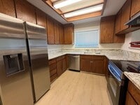 Building Photo - Beautifully Remodeled 3 Bed / 2 Bath Duplex – Walk to Downtown!