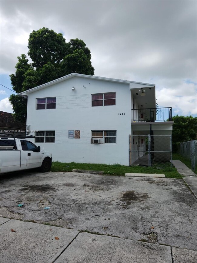 Building Photo - 2 bedroom in Miami FL 33142