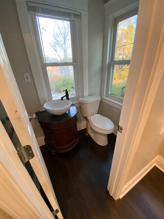 Building Photo - 4041 Euclid Ave