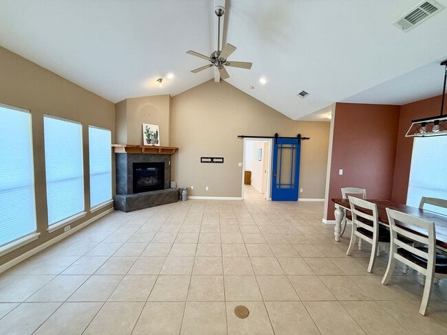 Building Photo - Peaceful country living on 10 acres!