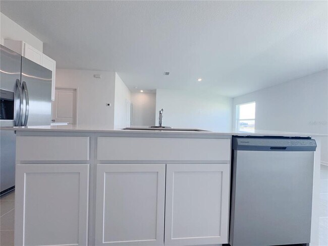 Building Photo - 2362 McKinley Dr