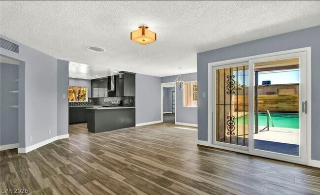 Building Photo - 1056 E Oakey Blvd