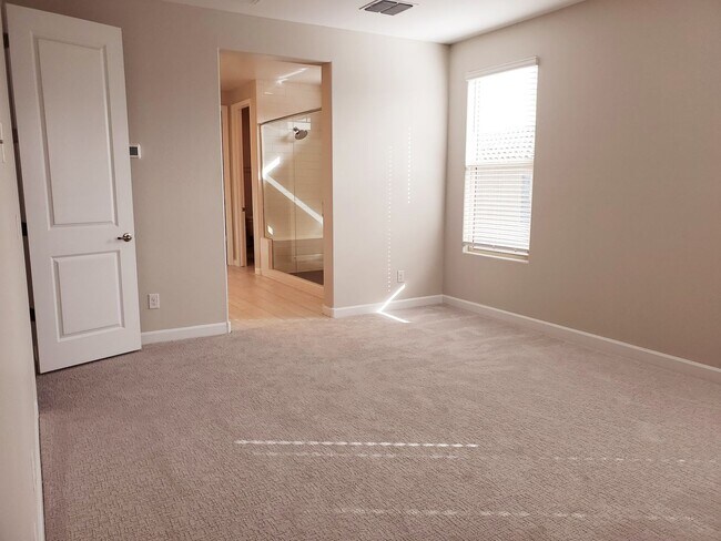 Building Photo - Newer Smart Home Near Mayo Clinic!