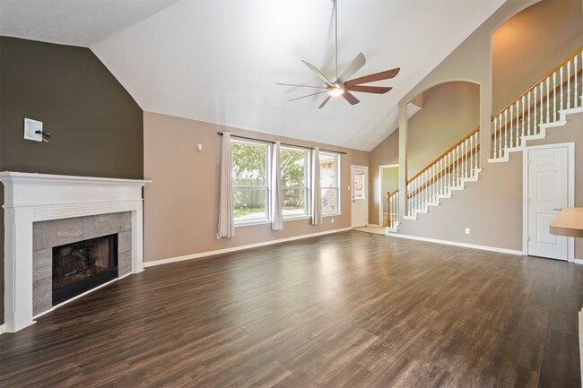 Building Photo - 406 Stockbridge Ln