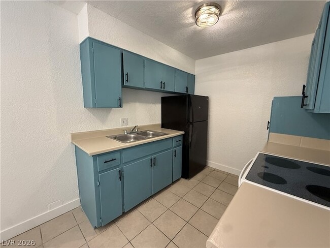 Building Photo - 2030 Sunrise Ave