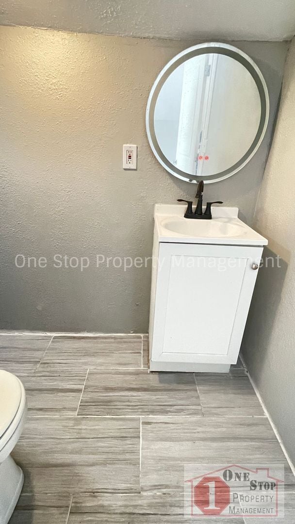 Building Photo - Beautiful 3 Bedroom 1.5 Bathroom in Kansas...