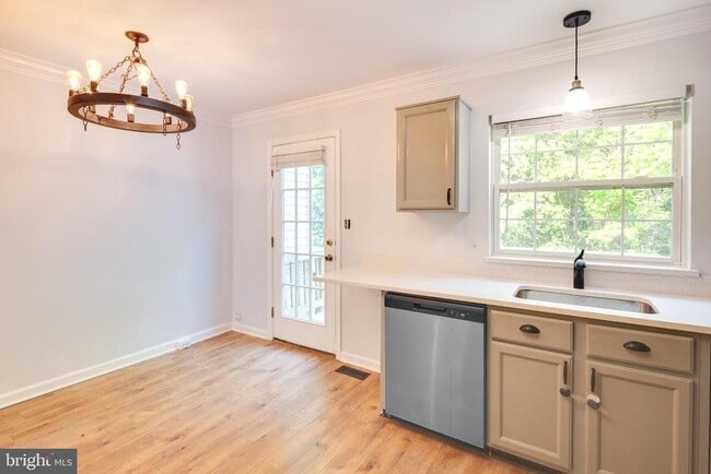 Building Photo - 1832 Tiger Lily Cir