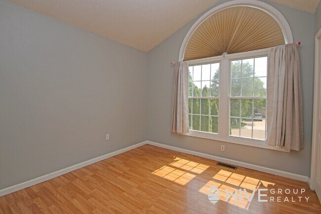 Building Photo - Charming Elkton Home with Space, Style, and a Prime Location!