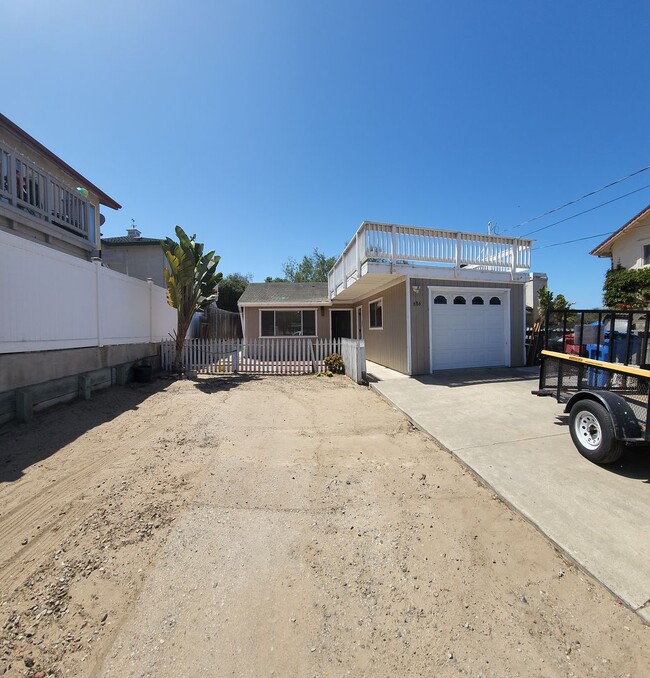 Building Photo - A Surfer's dream!! Short distance to the beach!!