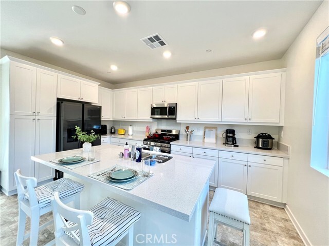 Building Photo - 3082 Carrizo Dr