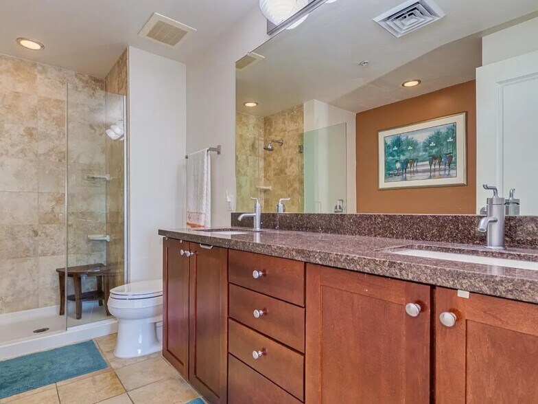 Building Photo - 310 S 4th St