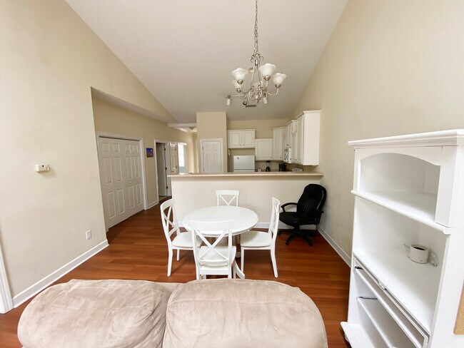 Building Photo - 5006 Carleton Dr