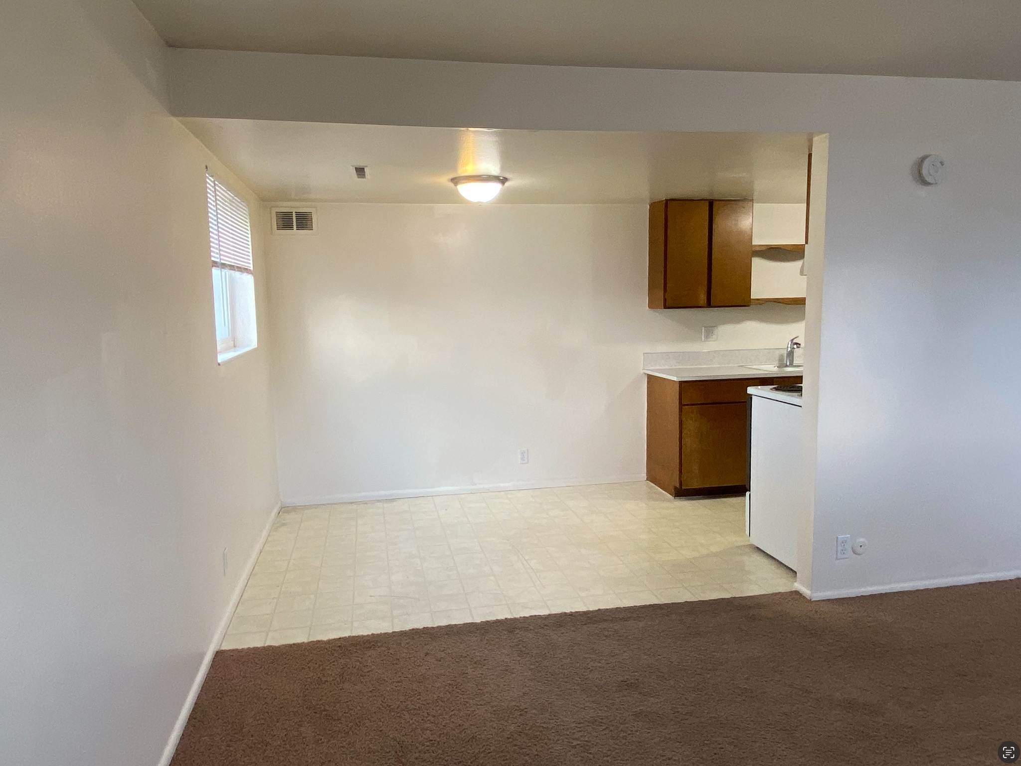 Building Photo - 261 E 200 N