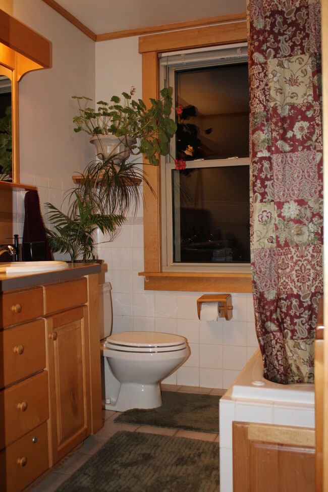 Building Photo - 1004 Winterton St