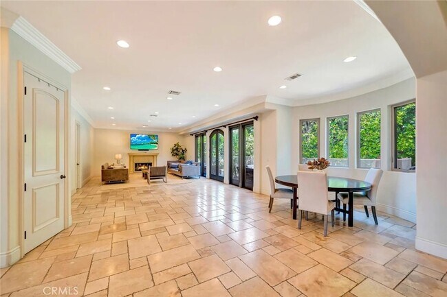 Building Photo - 4822 Valjean Ave