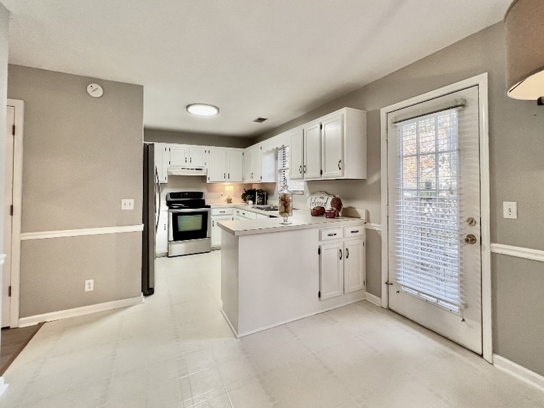 Building Photo - 117 Southampton Ct