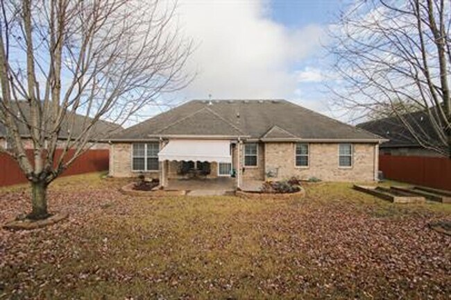 Building Photo - Gorgeous home in Bentonville!