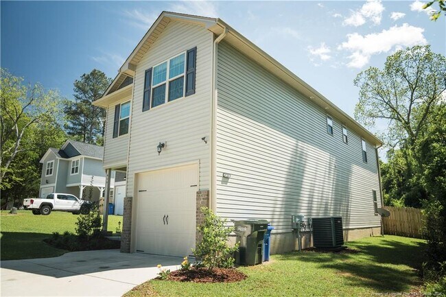 Building Photo - 919 Carolina Ave
