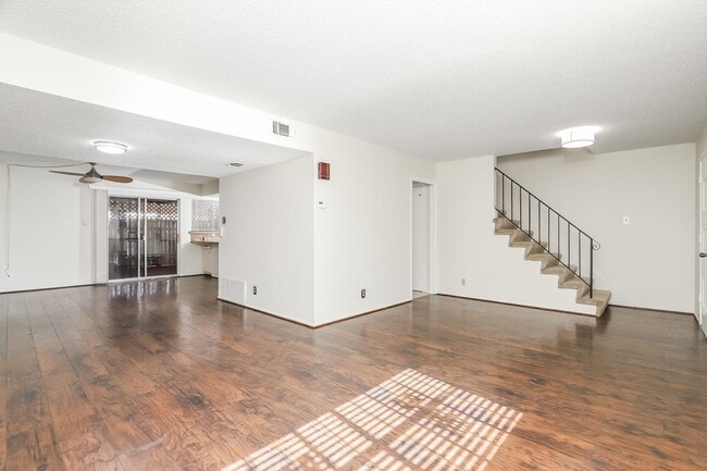 Building Photo - $250 OFF first months rent!!! 3 bedroom 2....