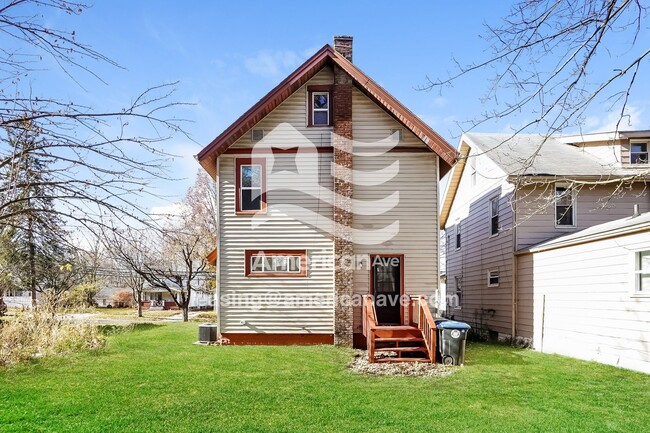Building Photo - 563 Garry Rd