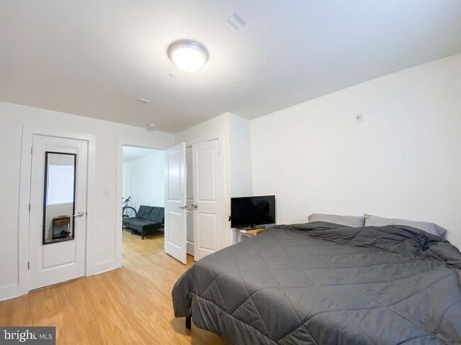 Building Photo - 1622 W Jefferson St