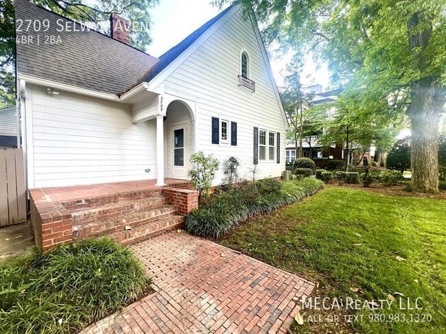 Building Photo - 2709 Selwyn Ave
